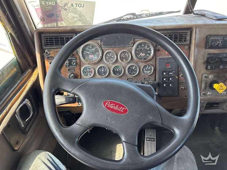2006-peterbilt-335-image-15