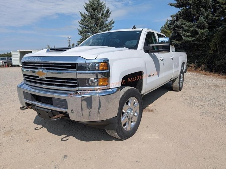2017-chevrolet-silverado-3500-image-8