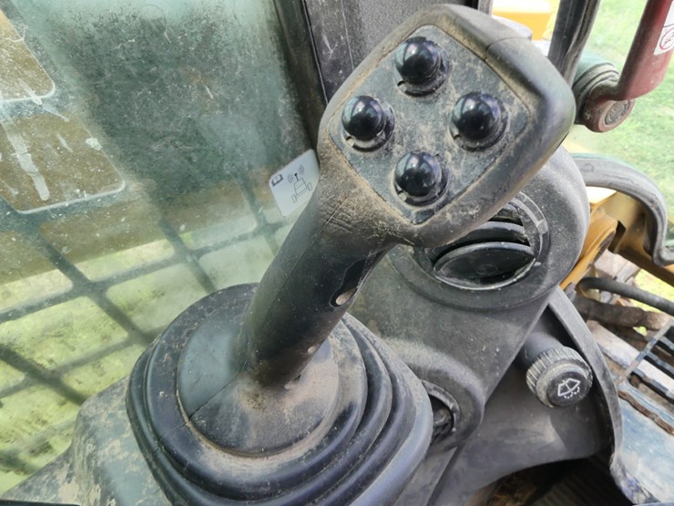 2015-caterpillar-262d-image-14