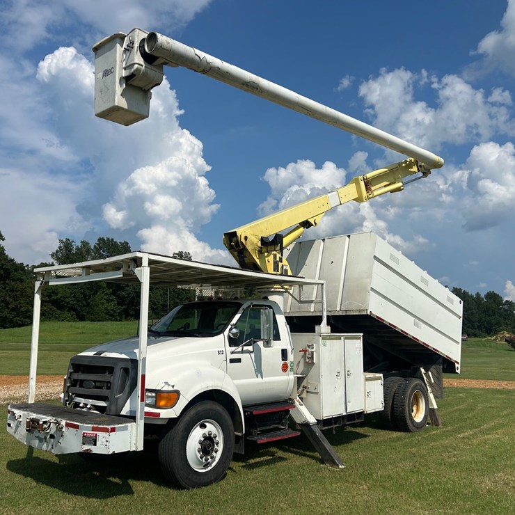 2004 FORD F750