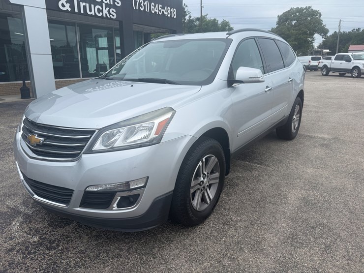 2017-chevrolet-traverse-lt-image-1