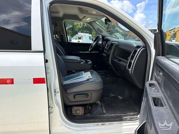 2015-dodge-3500-image-17