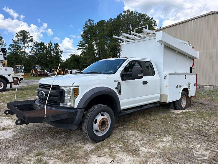 2019-ford-f550-image-1