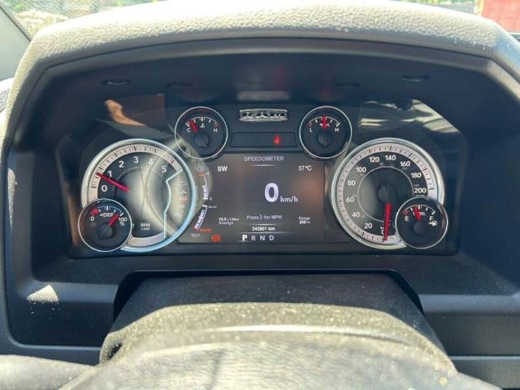 2019-ram-1500-slt-image-10