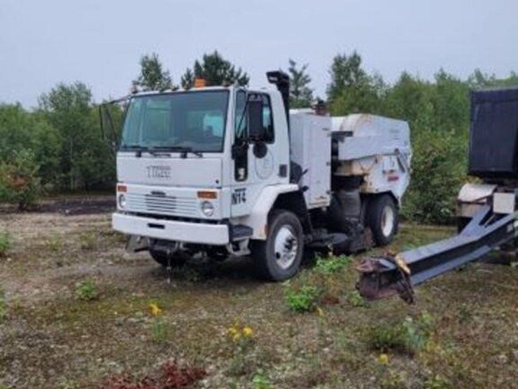 2004-freightliner-fc80-image-1