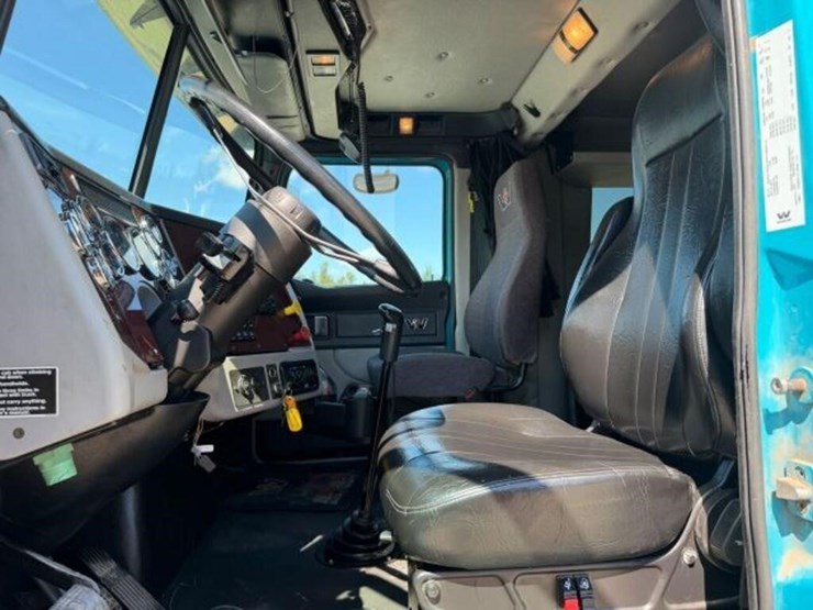 2023-western-star-4900-image-33