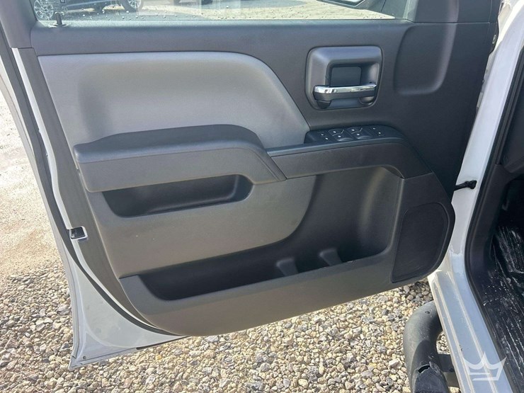 2018-chevrolet-silverado-1500-image-11