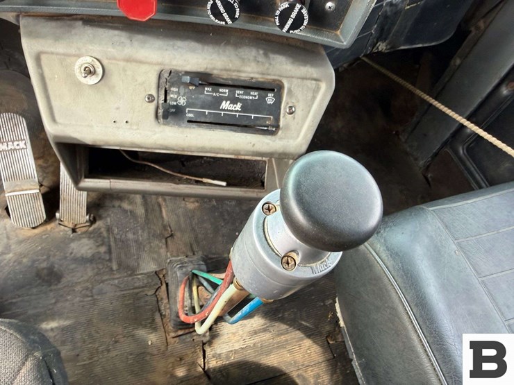 1988-mack-rd688s-image-57
