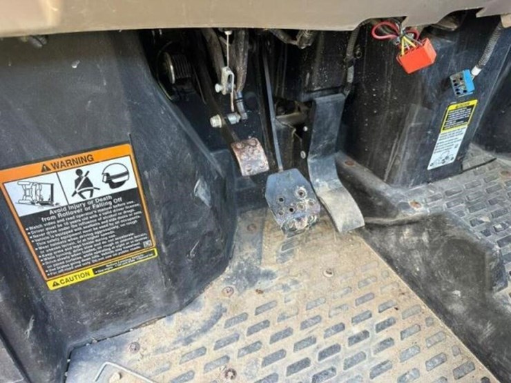 2020-john-deere-gator-image-13
