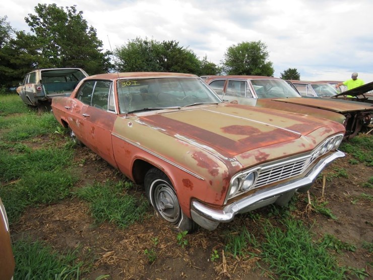 1966-chevrolet-impala-4dr-ht-image-3