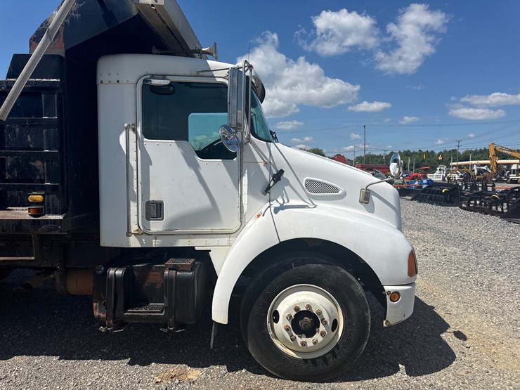 2000-kenworth-t300-image-4