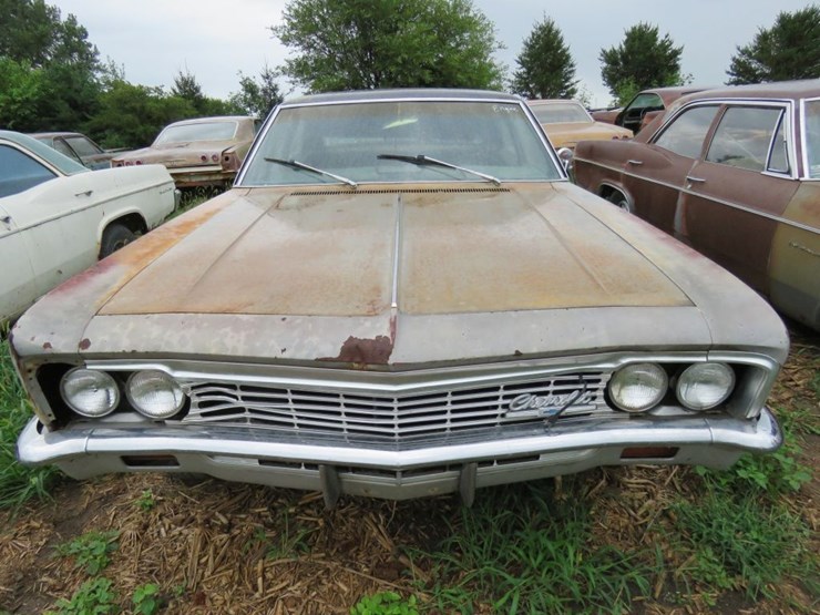 1966-chevrolet-impala-4dr-sedan-image-2