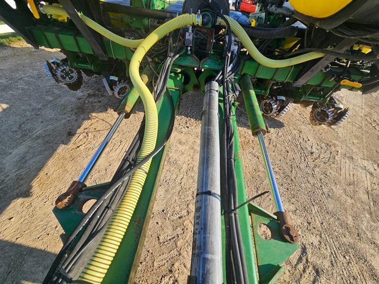 john-deere-1770-image-30