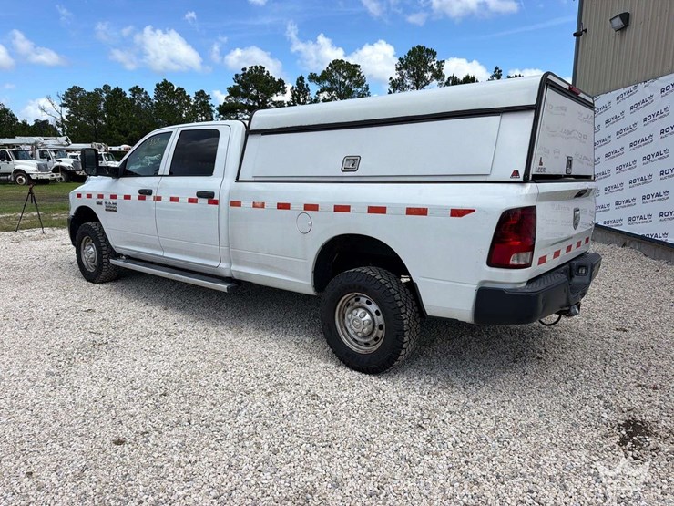 2015-dodge-3500-image-4