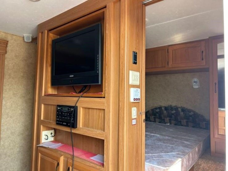 2010-keystone-laredo-28rbs-t/a-travel-trailer-4ydt-image-45