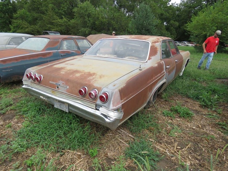 1965-chevrolet-impala-4dr-sedan-image-2