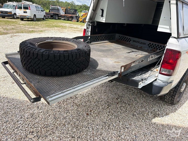 2015-dodge-3500-image-25