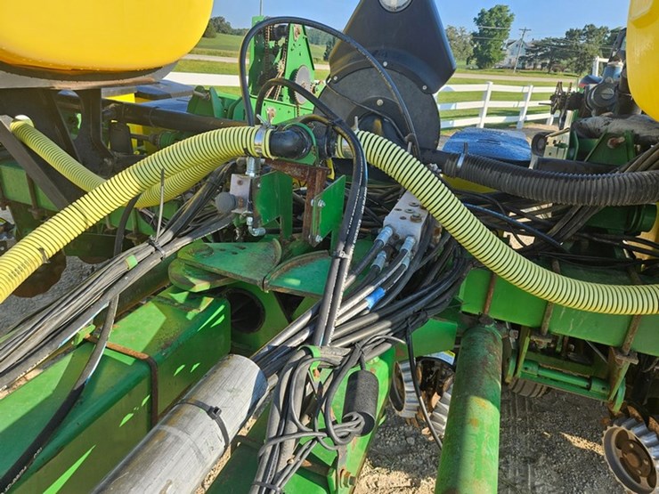 john-deere-1770-image-32