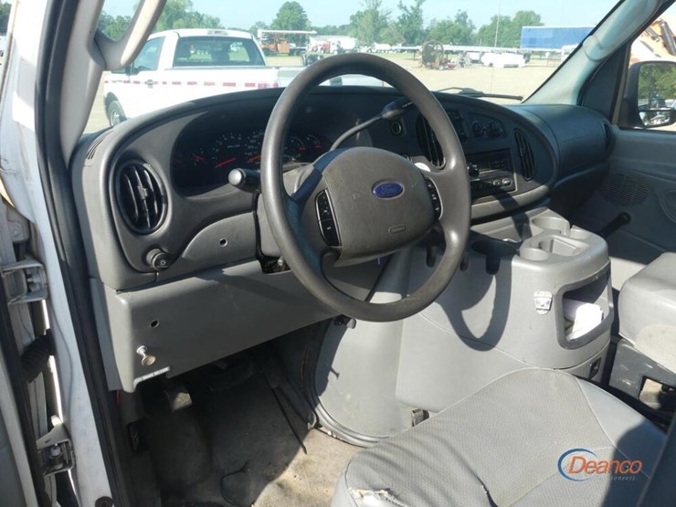 2005-ford-e350-image-9
