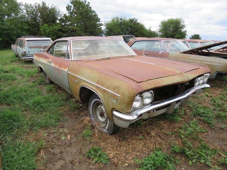 1966-chevrolet-impala-2dr-ht-image-3