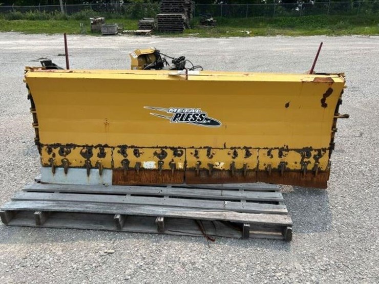 metal-pless-8-ft---13-ft-snow-pusher-agh0830-13le--image-1