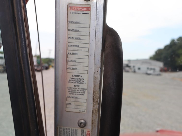 2011-kenworth-t800-image-38