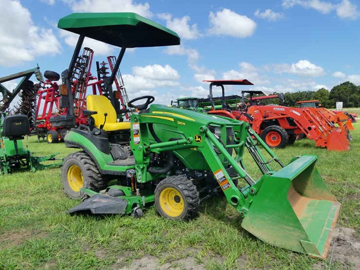 2021-john-deere-1025r-image-1