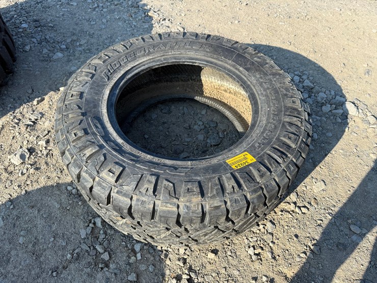 #34924-•-12.50/r20-tire-inv#-34924-image-2