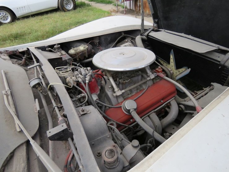 1979-chevrolet-corvette-road-track-car-image-26