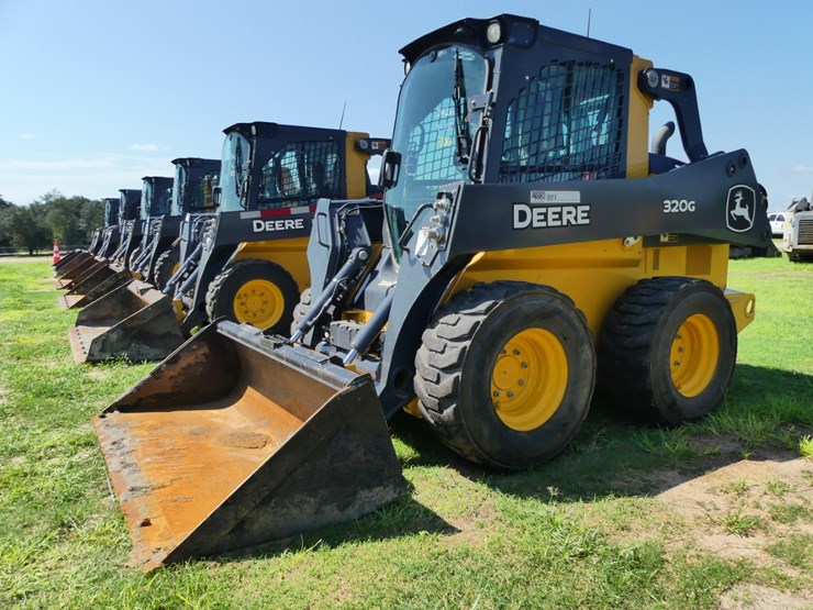 2024-deere-320g-image-2