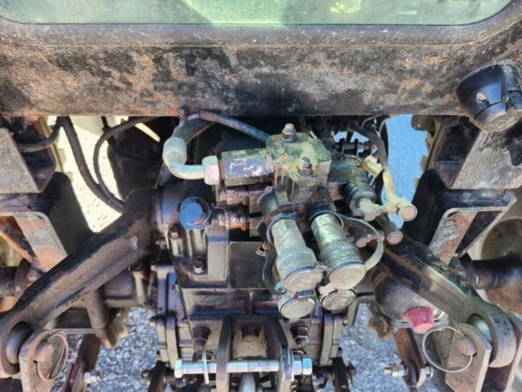 2013-mahindra-5010-hst-image-55