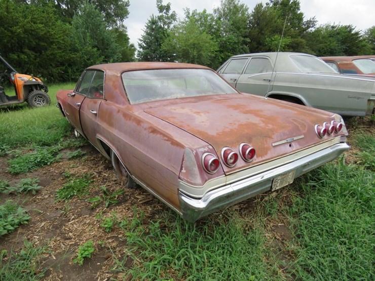 1965-chevrolet-impala-4dr-sedan-image-3