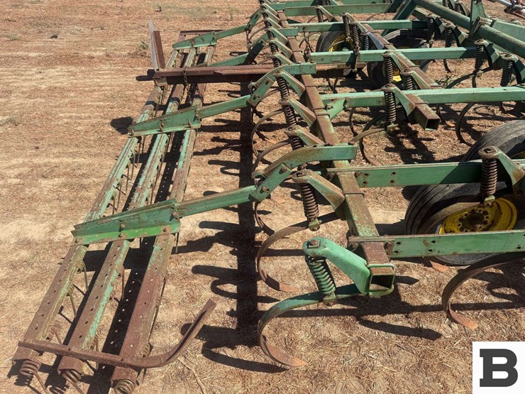 john-deere-16-image-24