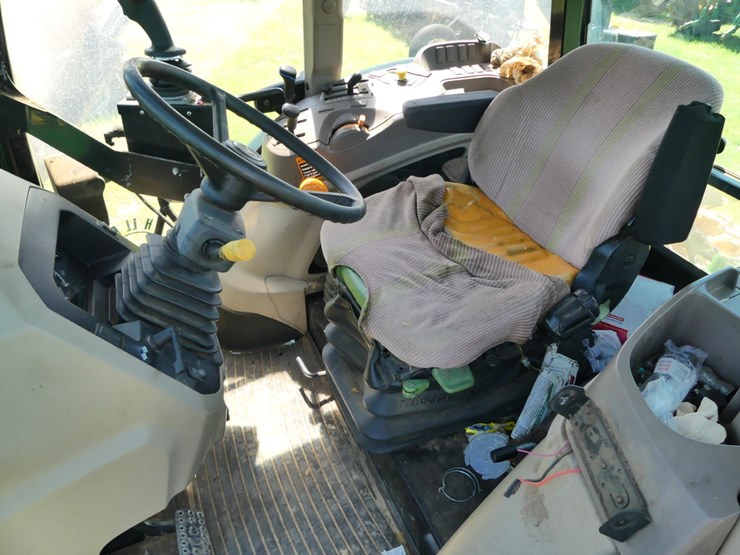 2014-john-deere-6105d-image-16