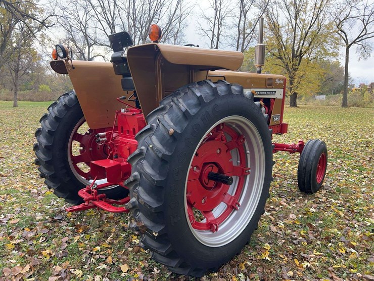 1970-farmall-544-hydro-gas-row-crop-golden-demonstrator-image-5