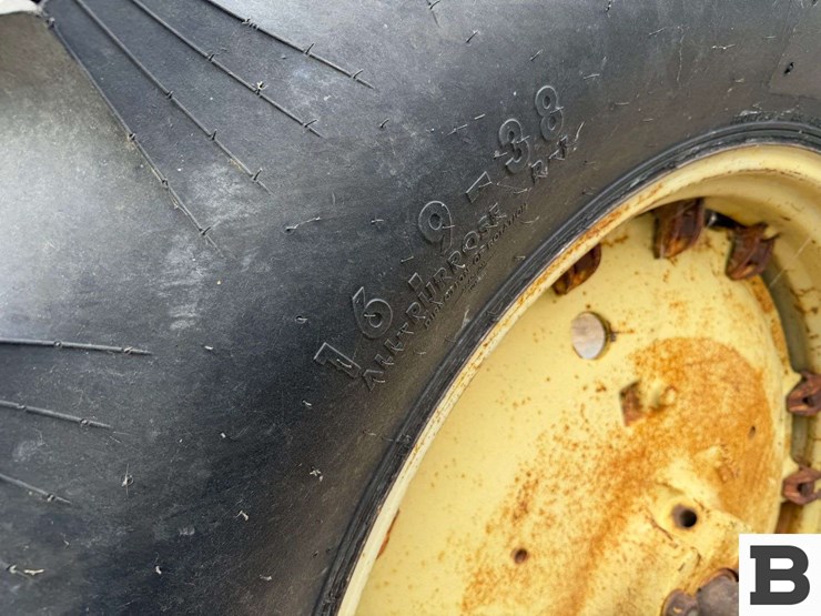 john-deere-3010-image-31