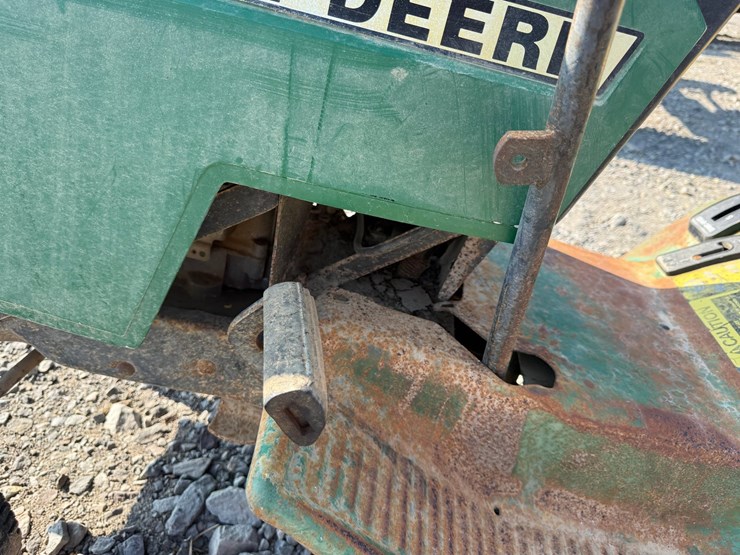 john-deere-130-image-11