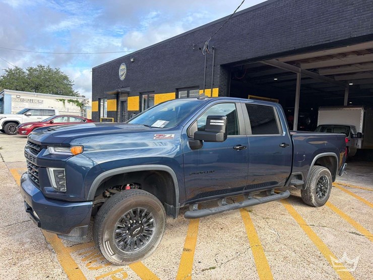 2021-chevrolet-silverado-2500-image-1