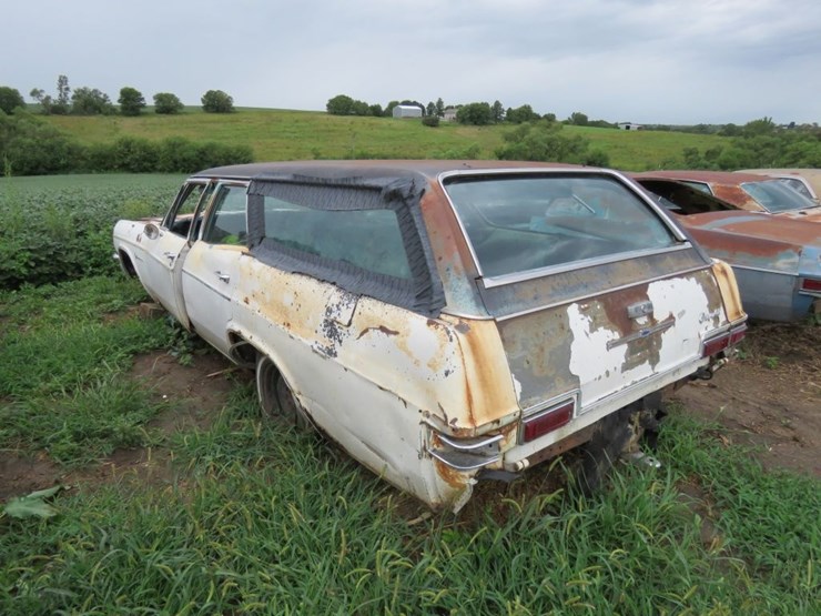 1966-chevrolet-impala-4dr-wagon-image-7