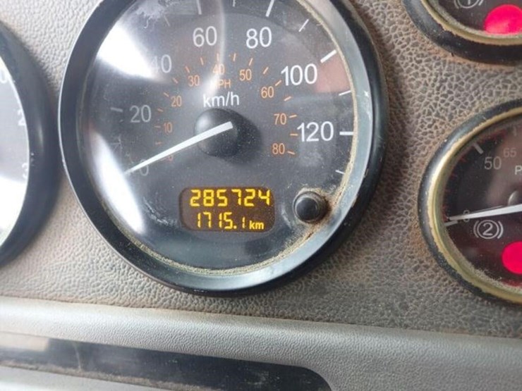 2013-peterbilt-367-image-16