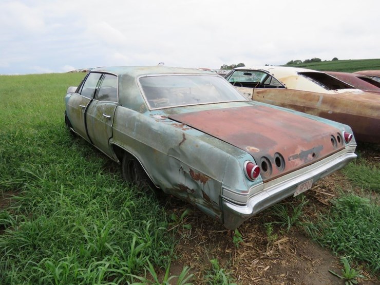1965-chevrolet-impala-4dr-ht-image-3