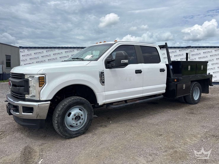2019-utility-flatbed-image-1