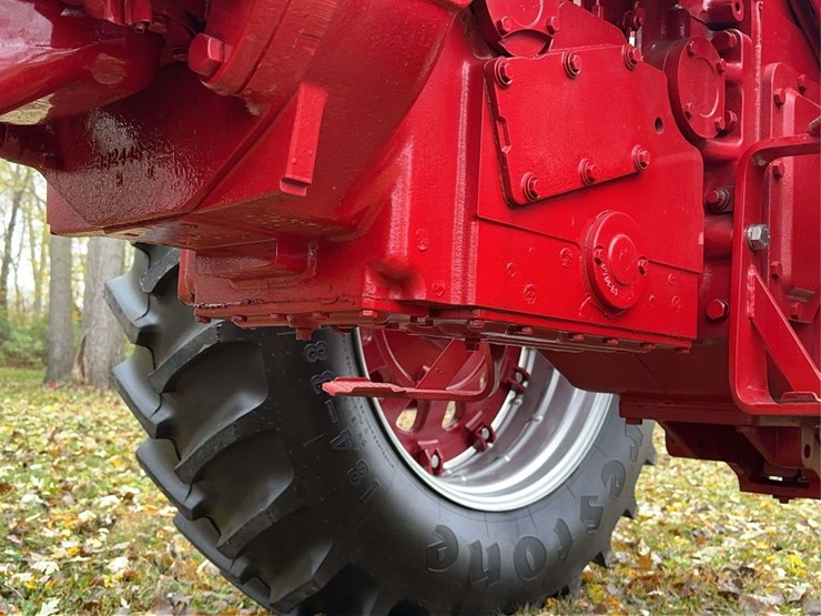1970-1026-farmall-hydro-row-crop-golden-demonstrator-image-45