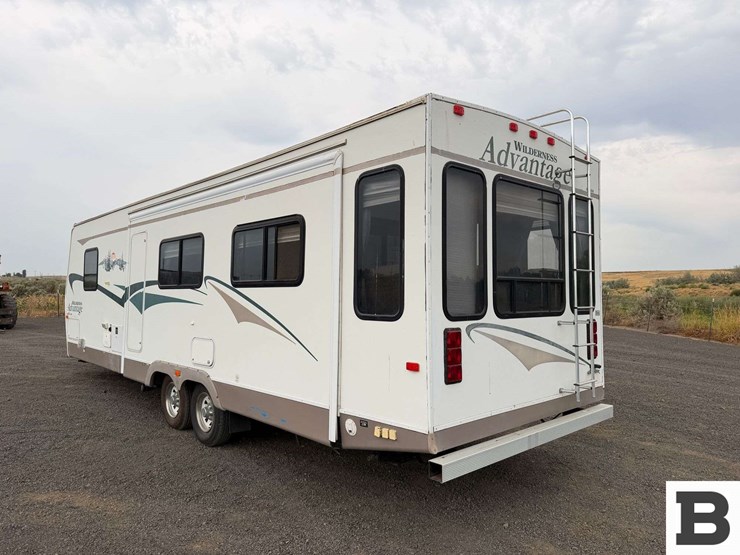 2004-fleetwood-wilderness-advantage-travel-trailer-image-4
