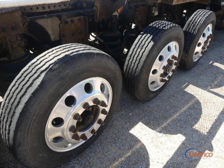 2012-kenworth-t800-image-13