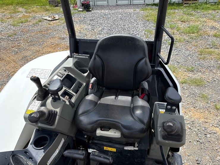 2023-bobcat-e32i-image-12