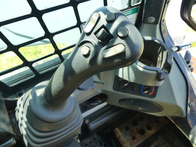 2015-bobcat-t770-image-16