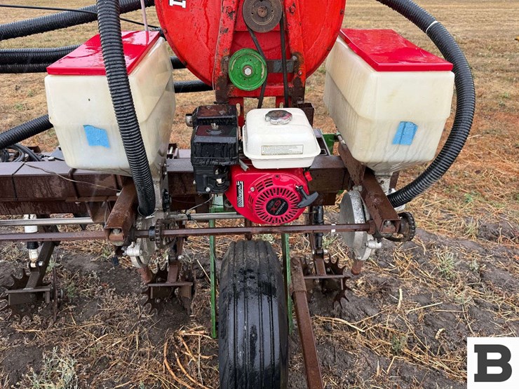 monosem-6-row-vacuum-planter--dnr-image-17