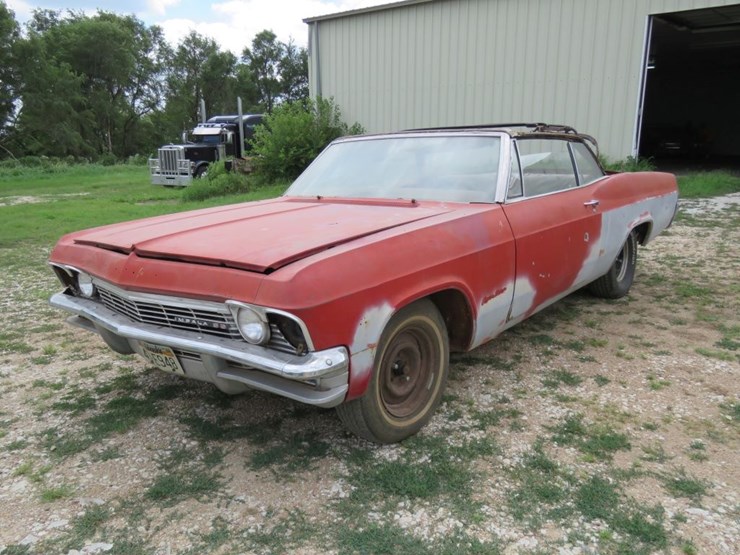 1965-chevrolet-impala-convertible-image-1