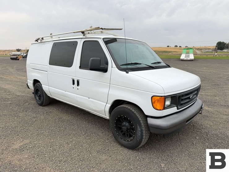 2006-ford-cargo-image-8